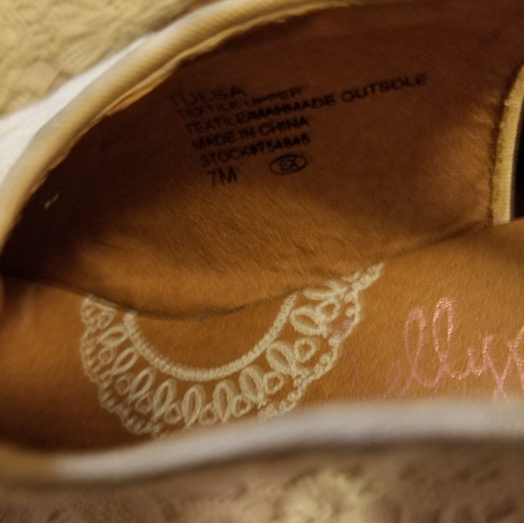 Tan wedges with white lacing size 7 - Picture 4 of 4